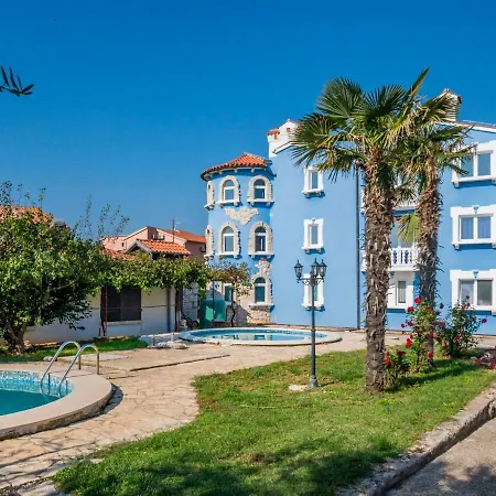 Hilde Red-7 By Interhome Apartman