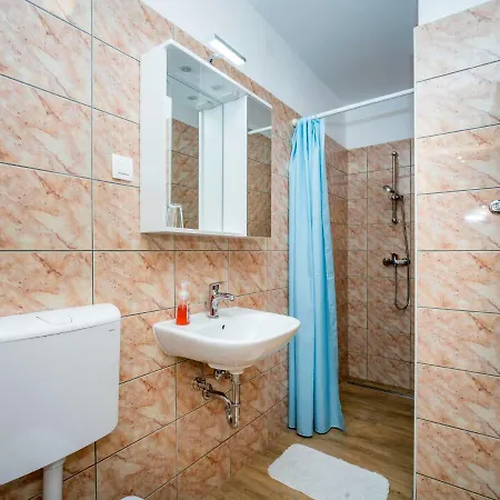 Hilde Red-7 By Interhome شقة