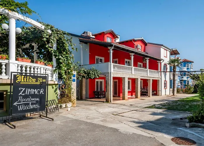 Hilde Red-7 By Interhome